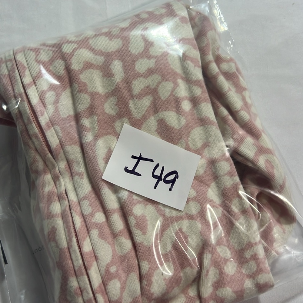 Old navy 3t zip Jammie’s animal print - Picture 6 of 6